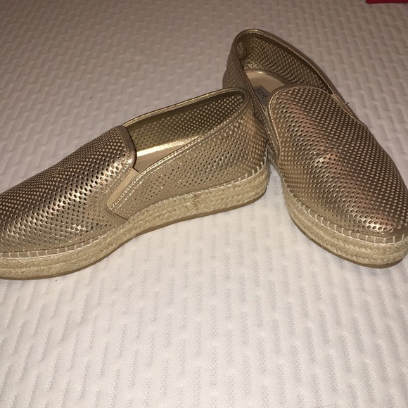 Steve Madden gold flat-forms 9 - Picture 2 of 6